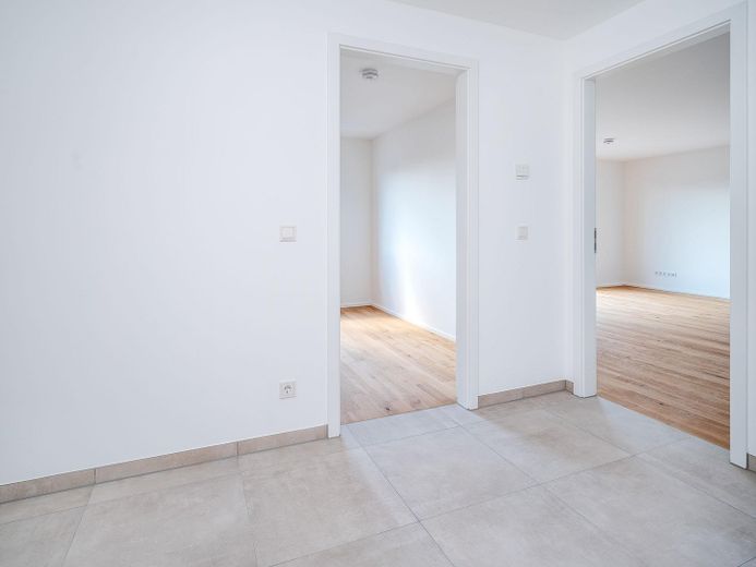 KfW-40-QNG Neubau | Bezugsfertige 2-Zi.-Wohnung mit Balkon, EBK & TG in Parsdorf bei München - WE 07 – Flur