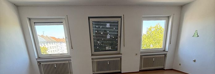 3-room apartment on the 4th floor with elevator – with room for your own ideas in a central location in Nuremberg – Zimmer 1