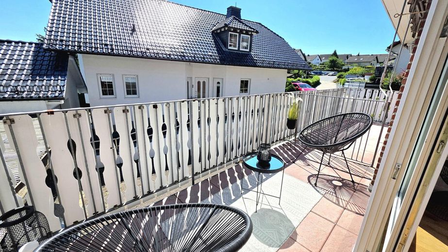 Einziehen und wohlfühlen, bezugsfertige Maisonette mit Balkon und Garten ✅provisionsfrei✅ – Balkon
