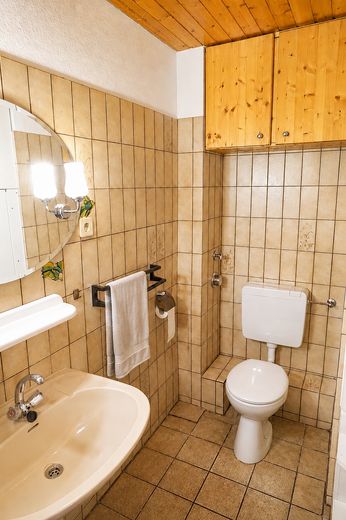 MAISONETTEWOHNUNG MIT GROSSEM BALKON – Bad WC