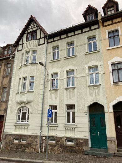 Großzügige DG 4-Zimmer mit Laminat, Wannenbad und Balkon in ruhiger Lage! – PHOTO-2022-02-09-16-15-24