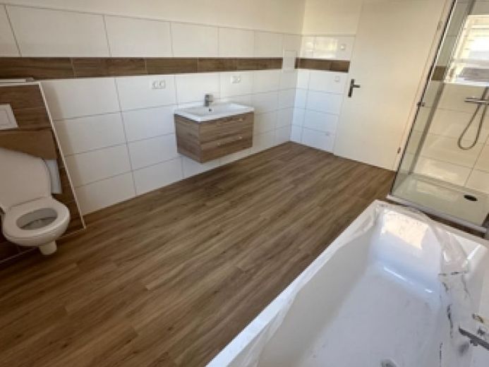Renovated ground-floor apartment of approx. 137 m² for rent – Foto 1