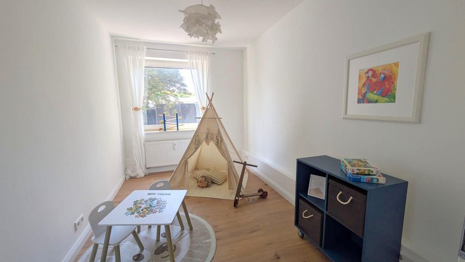 Nowoczesne 3-pokojowe mieszkanie własnościowe, pierwszy najem po remoncie, bez prowizji – Kinderzimmer