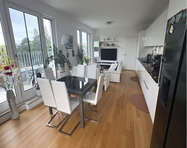 Dachgeschosswohnung mit Penthouse-Feeling – Eine helle, offene Mitte 