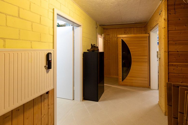 Keller Flur mit Infrarotsauna