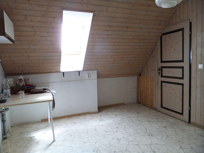 131 m² für Ihre Familie: 4 Schlafzimmer, 2 Bäder, 2 Garagen und keine Käuferprovision – Allzweckzimmer/Flur OG