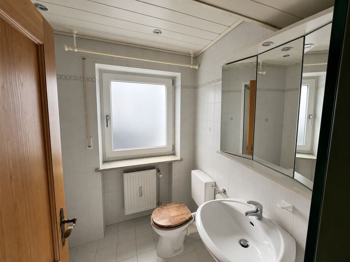 Eigennutzung oder Kapitalanlage: 1-Zimmer-Appartement in Passau Haidenhof Süd – Badezimmer