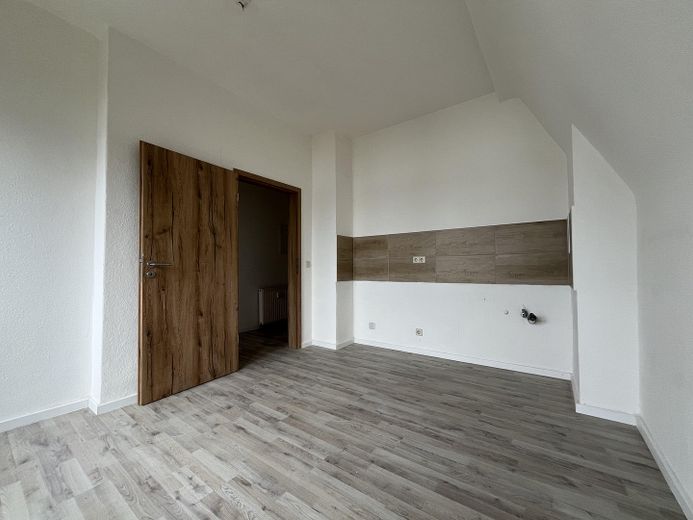 Erstbezug nach Sanierung - Großzügige 3-Raumwohnung in Zwickau-Nord im DG – फोटो 4
