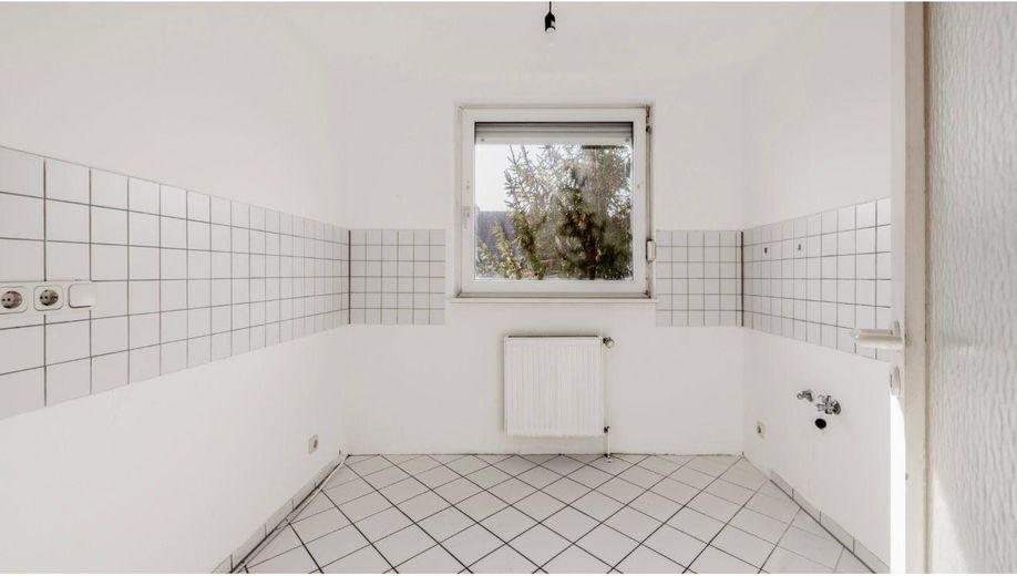 Zentrale Lage, neue Küche, helle Wohnung, 3 Zimmer – Ab September mit neuer Küche