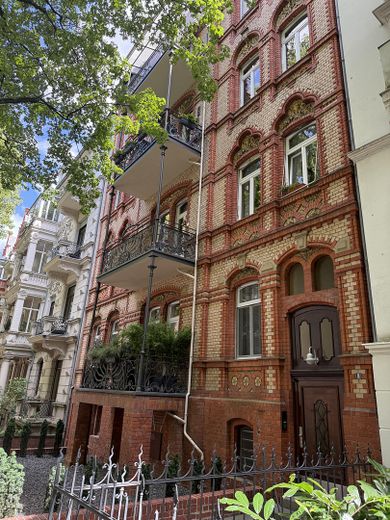 Objekt zur Strassenseite 