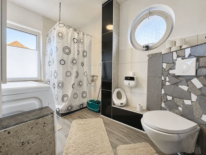 Wohnungspaket mit ca. 5,16 % Bruttorendite, Stellplätzen und Ausbaureserve in Schwarzenbek – Bad