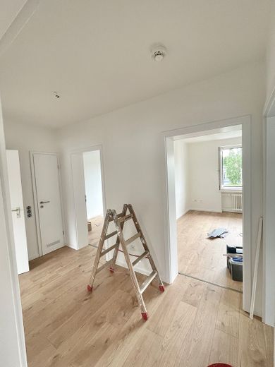 Sanierte 3-Zimmer Wohnung - inkl. EBK – Flur