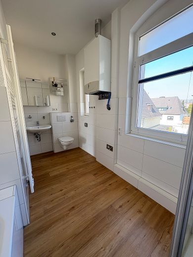 Geniş ve ulaşım bağlantıları iyi olan Bremerhaven-Lehe'de 3 odalı daire – Badezimmer