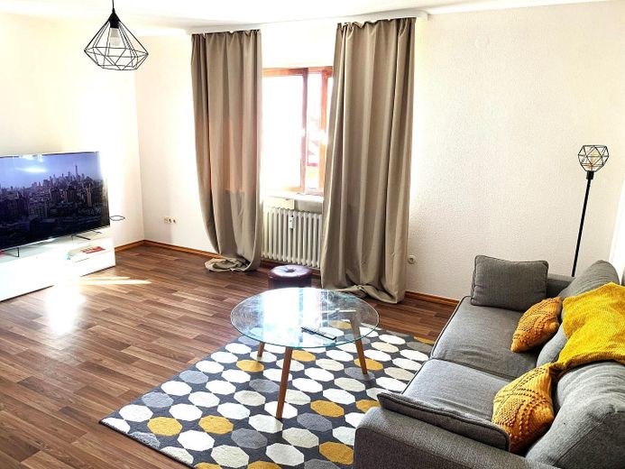 PROVISIONSFREI - Bezaubernde 3 - Raum - Wohnung mit Einbauküche und Balkon – Wohnraum