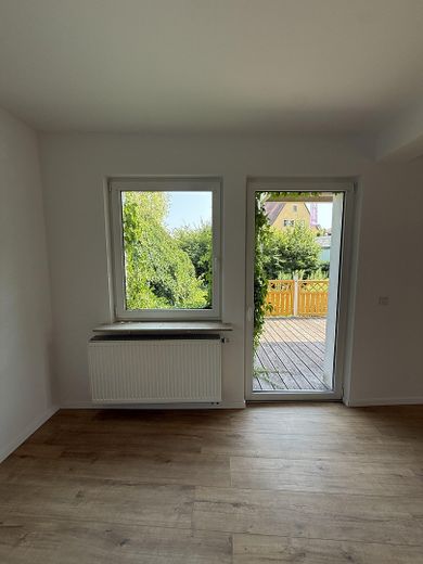 Wunderschöne Gartenwohnung - neu saniert! – Zimmer 3 mit Ausgang zum Garte