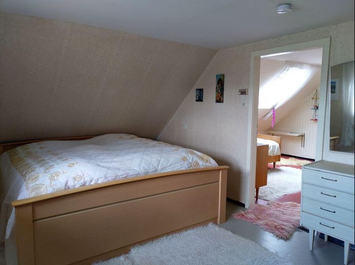 Idyllisch Wohnen - freier Blick ins Grüne und viel Raum für Gestaltung und Freizeit – Schlafzimmer West OG