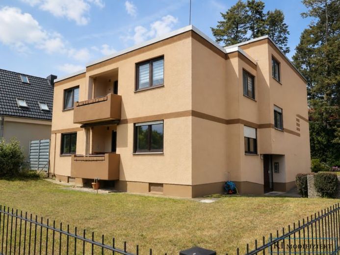 Lichterfelde Ost: 2-room apartment in a four-unit cube-shaped building on the raised ground floor with balcony and garden use – Photo 1