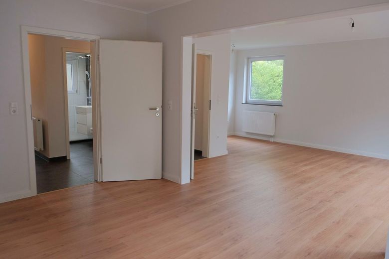 Erstbezug nach Kernsanierung – Reihenendhaus mit großem Garten und Garage in Bremen-Alt-Osterholz – Wohnzimmer
