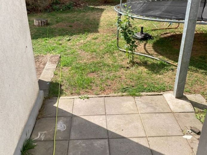 Großzügige 2-Zimmer mit Laminat, Dusche und Terrasse in ruhiger Lage! – Foto 1