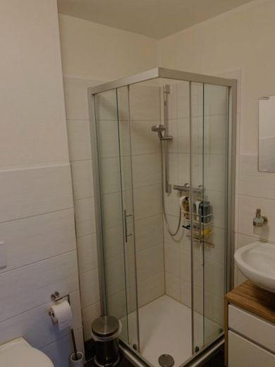 Anlageobjekt, vermietete gut gelegene Erdgeschosswohnung – Bad