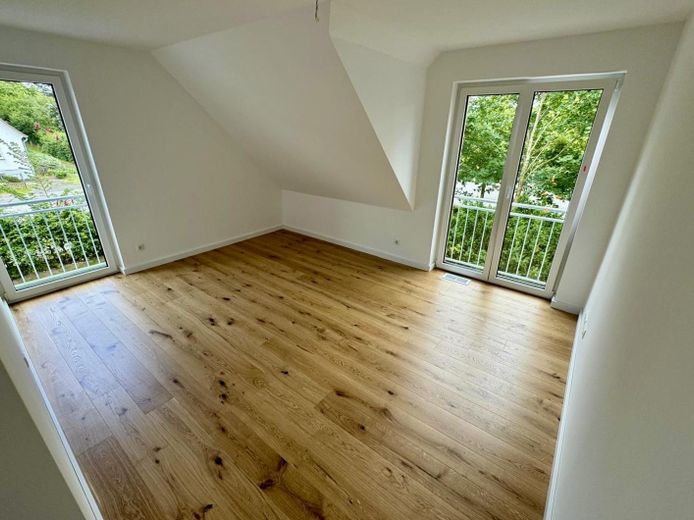Moderna casa bifamiliare con 5 locali, finiture di pregio e giardino a Bönningstedt – Kind 1