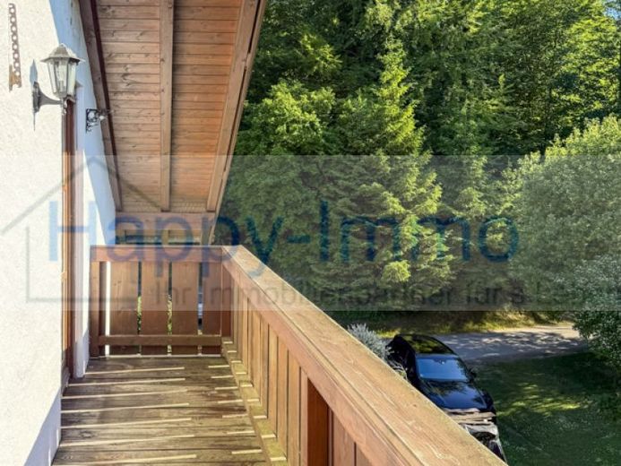 bezugsfreie Dachgeschoßwohnung in Vagen / Garage / Kaminofen – Foto 1
