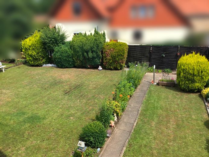 Freist. Einfamilienhaus mit Garten, Doppelgarage und Carport – Foto 3