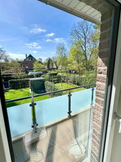 Energieeffizienzklasse A+: Exklusive DHH in bester Lage von Duvenstedt – Provisionsfrei – Balkonaussicht