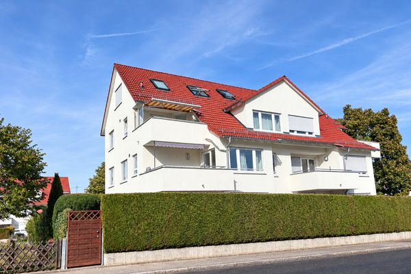 Céntrico y tranquilo: piso de 4 habitaciones con balcón en el corazón de Maichingen