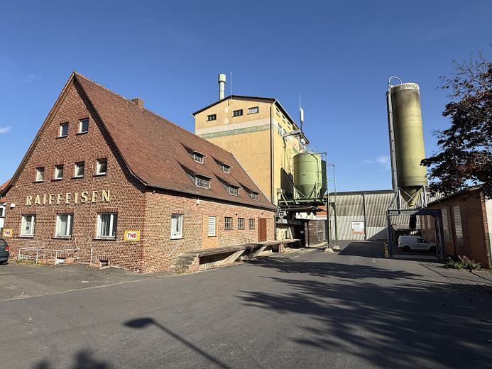 GUTE LAGE IN GUDENSBERG - Vielseitig nutzbare Gewerbeimmobilie mit Lager- und Freiflächen – Außenansicht