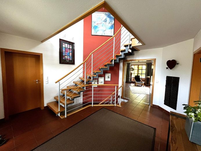 offene Treppe mit Gallerie