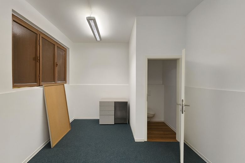 Büro (Toilette und Küche)