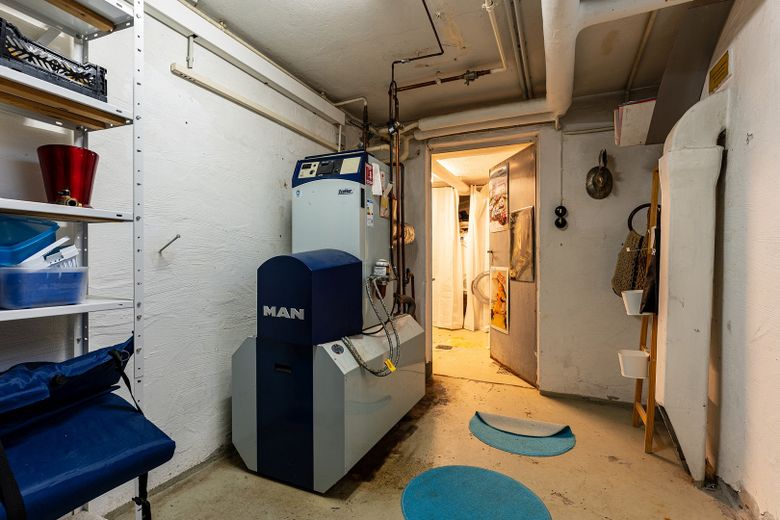vielseitig verwendbares Zweifamilienwohnhaus im anerkannten Naturschutzgebiet – Öl-Zentralheizung 2001