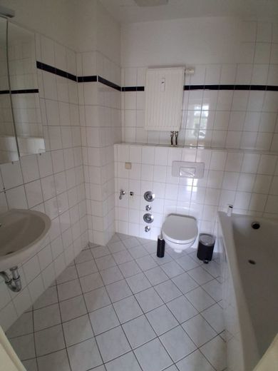 Preiswerte 3-R-Whg. in Magdeburg - Stadtfeld ca.Ost 61m2 im 3.OG            
 zu vermieten. – Bad