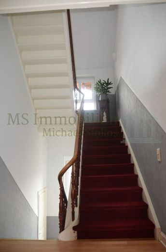 *** Historischer Altbau mit Stil: Voll vermietetes Dreifamilienhaus in Worms *** – 2. OG Treppenhaus