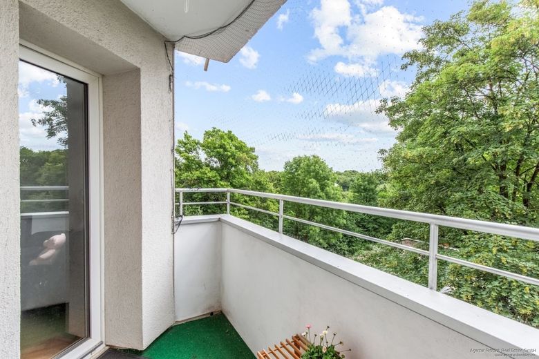 En iyi konumda yatırım fırsatı: Parkstadt Bogenhausen'de yeşil manzaralı kiralık 3 odalı daire – Loggia Balkon