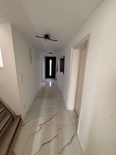 Flur EG Ansicht zur Straße 