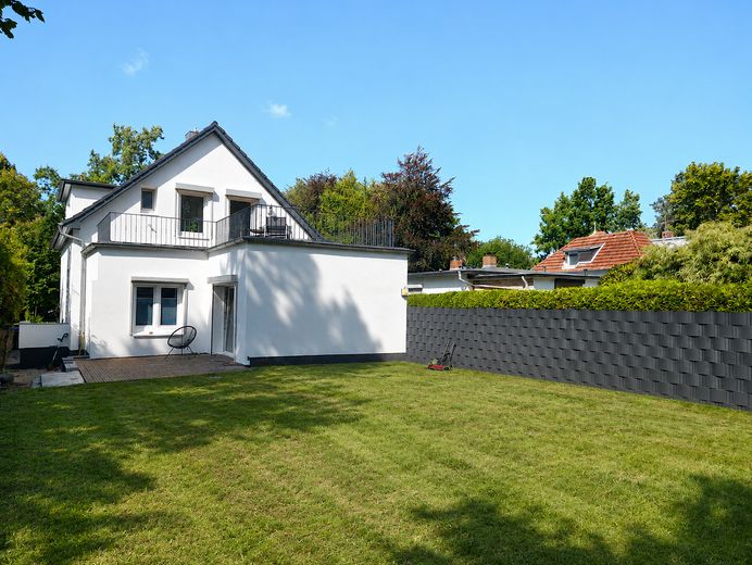 Bezugfertig renoviertes EFH am Niendorfer Marktplatz – Gartenansicht