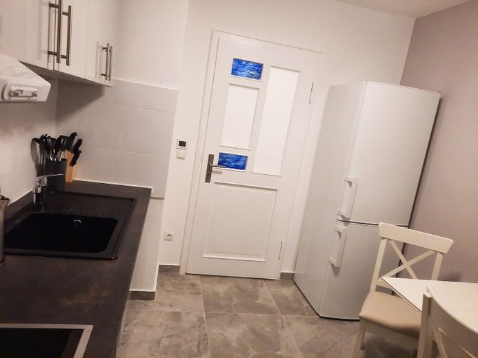Möblierte Wohlfühloase in Augsburg-Göggingen – Perfekt als Ferienwohnung – Der Kühlschrank