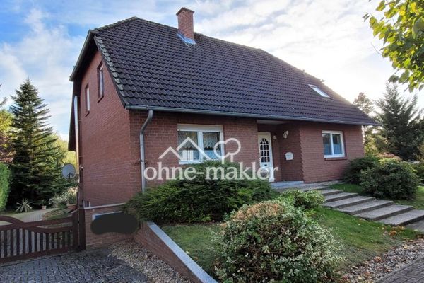 Familienfreundliches Einfamilienhaus mit Doppelgarage und großem Grundstück in Kusey