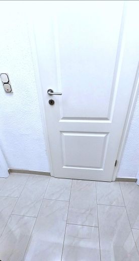 Kleiner Flur zum großen Bad