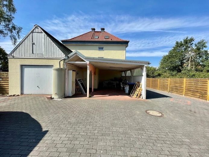 Garage und Carport