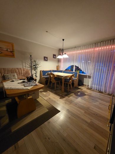 PREISSENKUNG: Gemütliche 2 Zi.-Erdgeschosswohnung mit Gartennutzung – Wohnzimmer