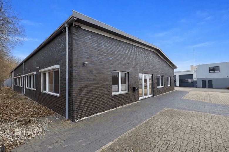 ***Top Gewerbeimmobilie mit Lagerhalle und Büroflächen - perfekt für vielseitige Nutzungskonzepte*** – Ansicht seitlich