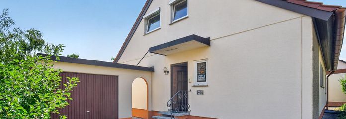 Provisionsfreies Einfamilienhaus mit Einliegerwohnung und Garage