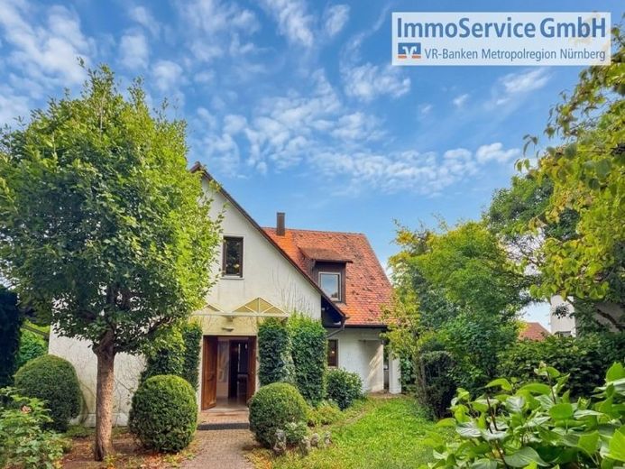Casa progettata da un architetto, ben tenuta, con garage doppio e giardino, in posizione tranquilla in un cul-de-sac – Foto 1