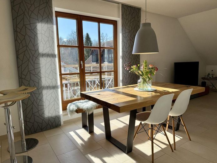 Exklusive Dachgeschosswohnung in Alleinlage – 2 Balkone - 2 Bäder – Essbereich