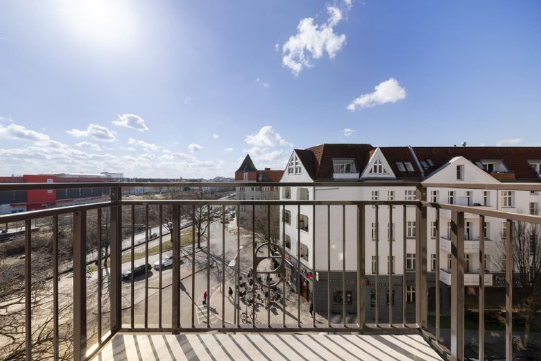 Exclusivo ático de 3 habitaciones con amplias vistas – obra nueva en la última planta cerca de Schloßstraße – Foto 7
