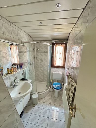 Achtung Preisalarm... Wunderschönes Einfamilien o. Zweifamilien / Mehrgenerrationenhaus – Duschbad