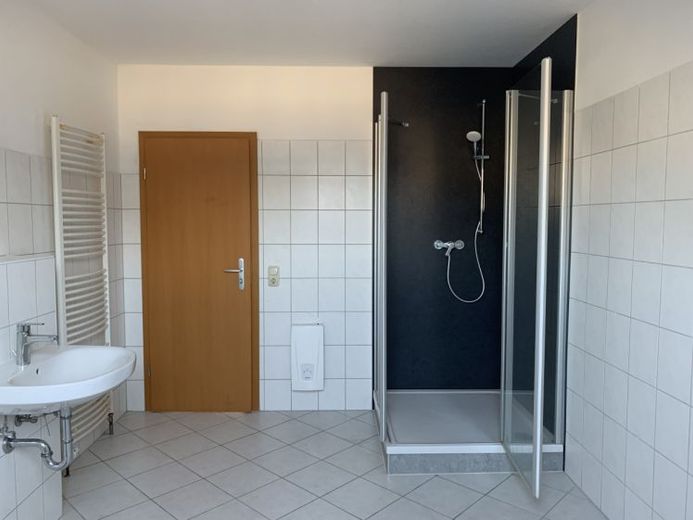 Modern 3-room apartment with large bathroom and parking space – Foto 1